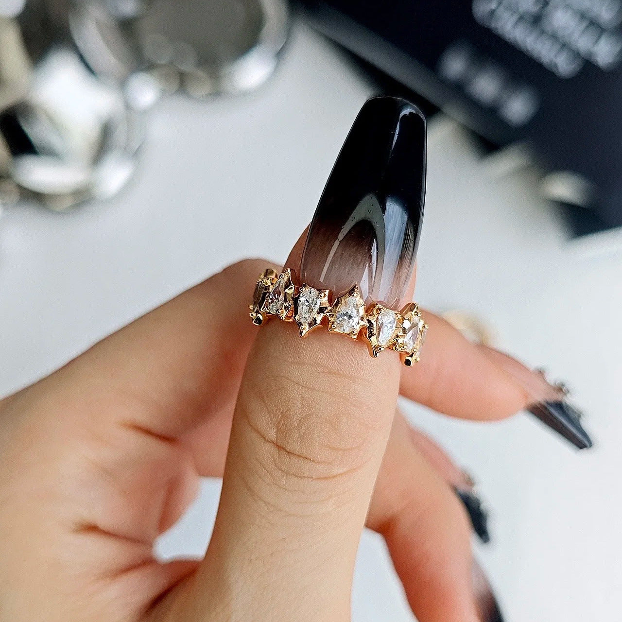 Vintage Brushed Ring Retro Full Diamond Elegant High-end Light Luxury Beaded Lace Bamboo Joint Ring for Women